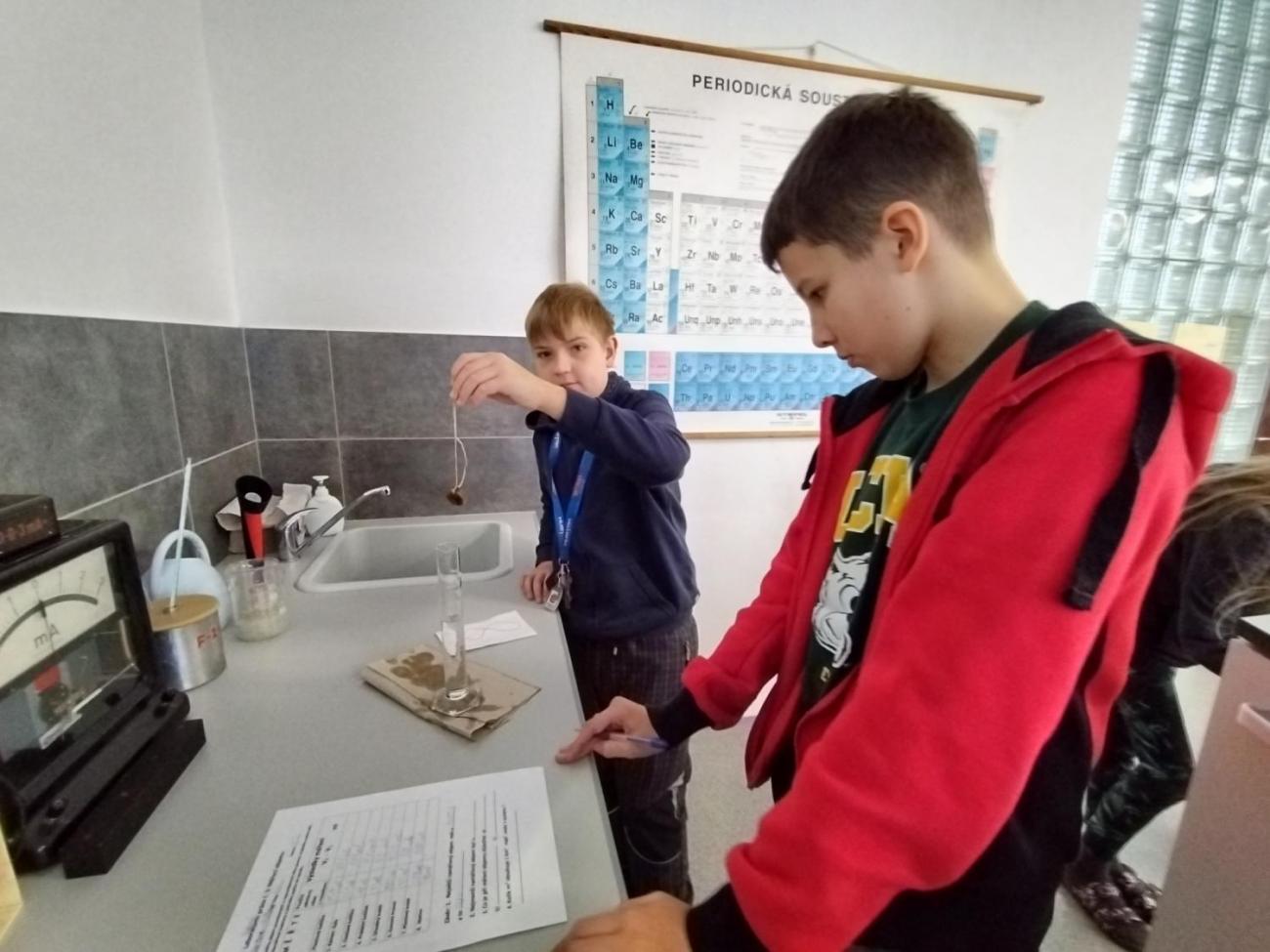 Fyzika 6. ročník - praktická měření objemu