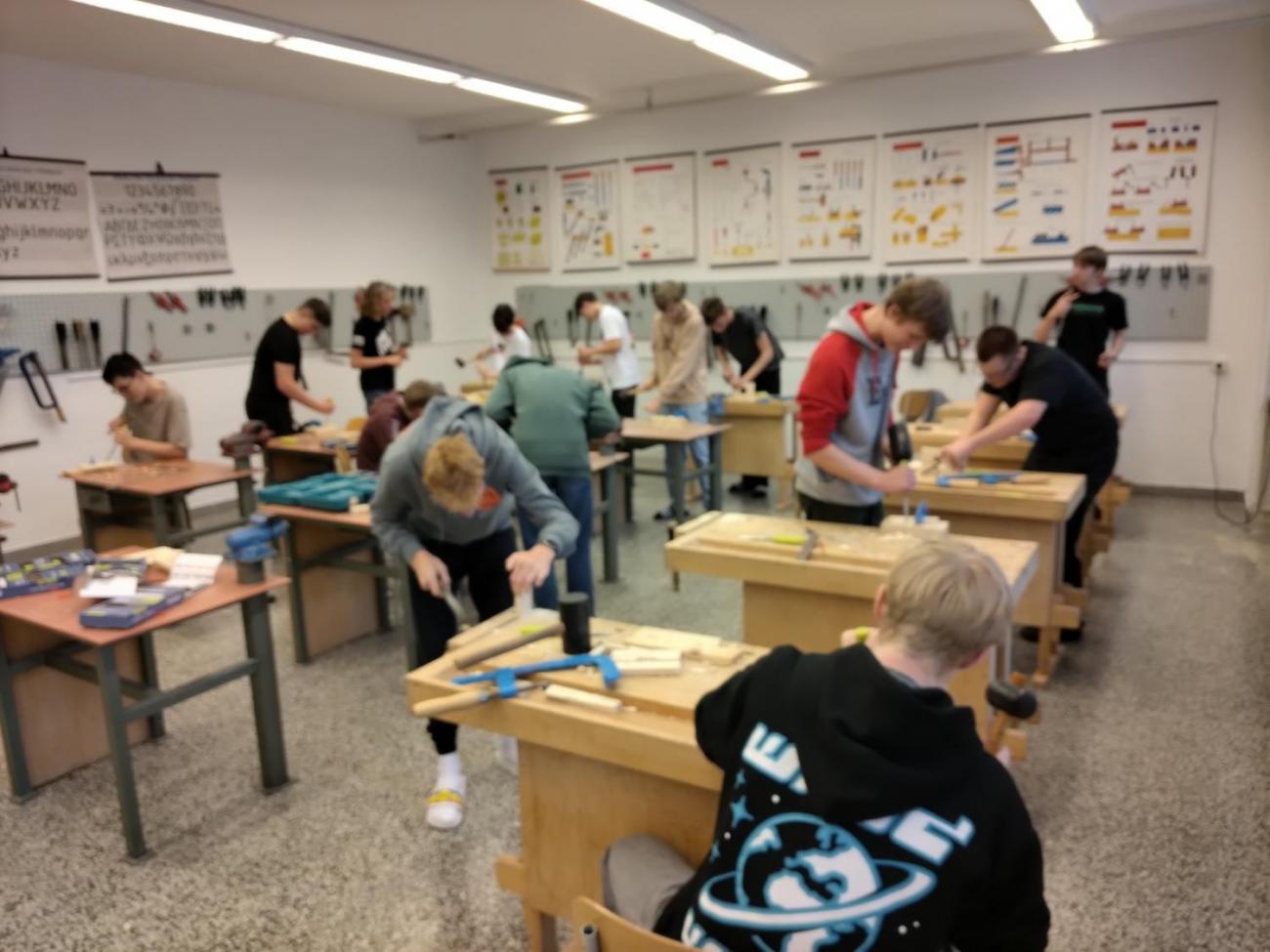 Práce s dřevem – dlabání, 9. roč.