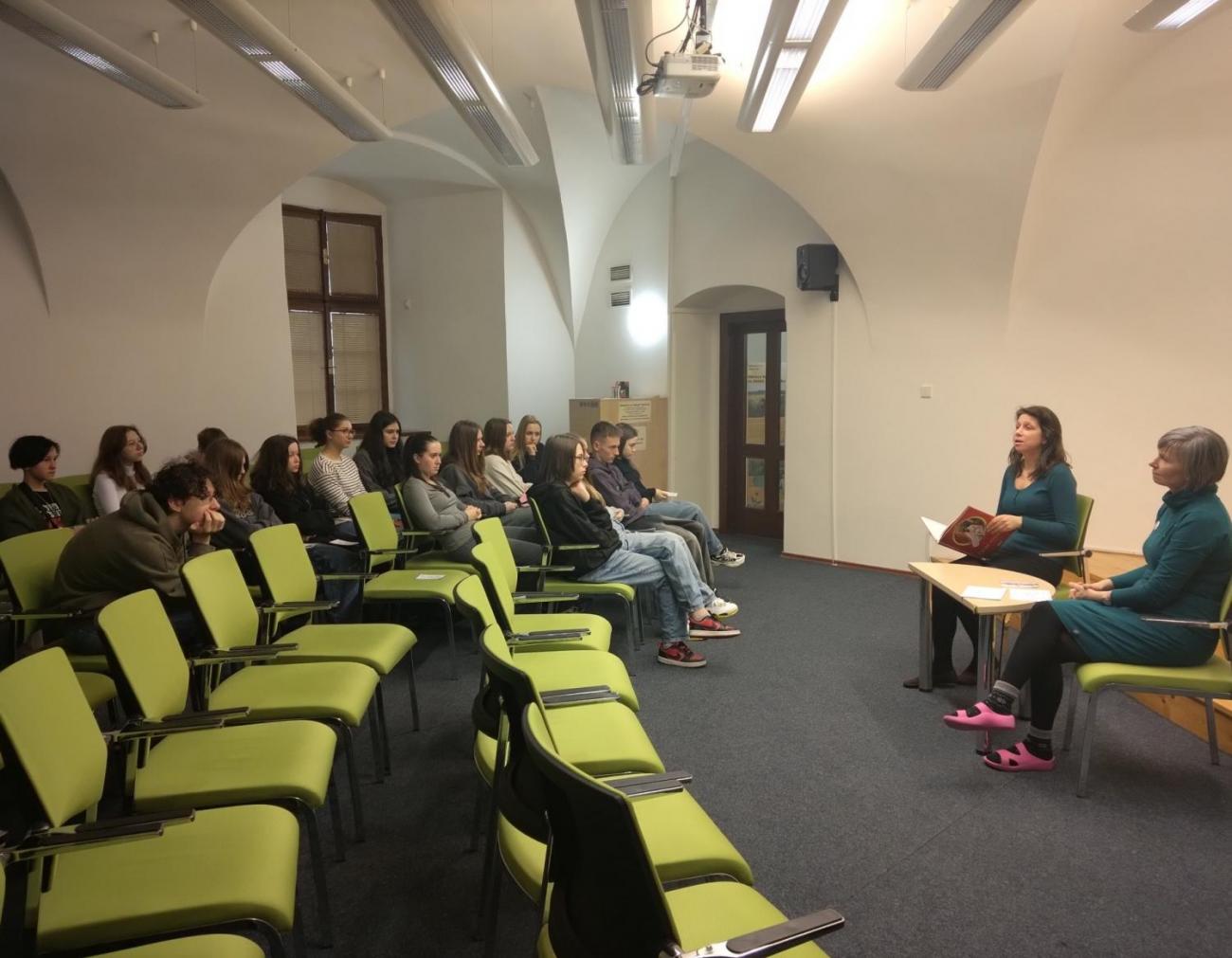 KYTICE V KNIHOVNĚ   8.B