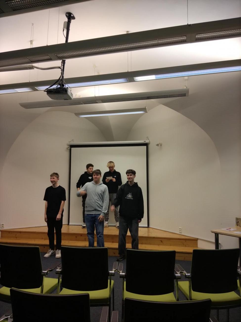 KYTICE V KNIHOVNĚ   8.B