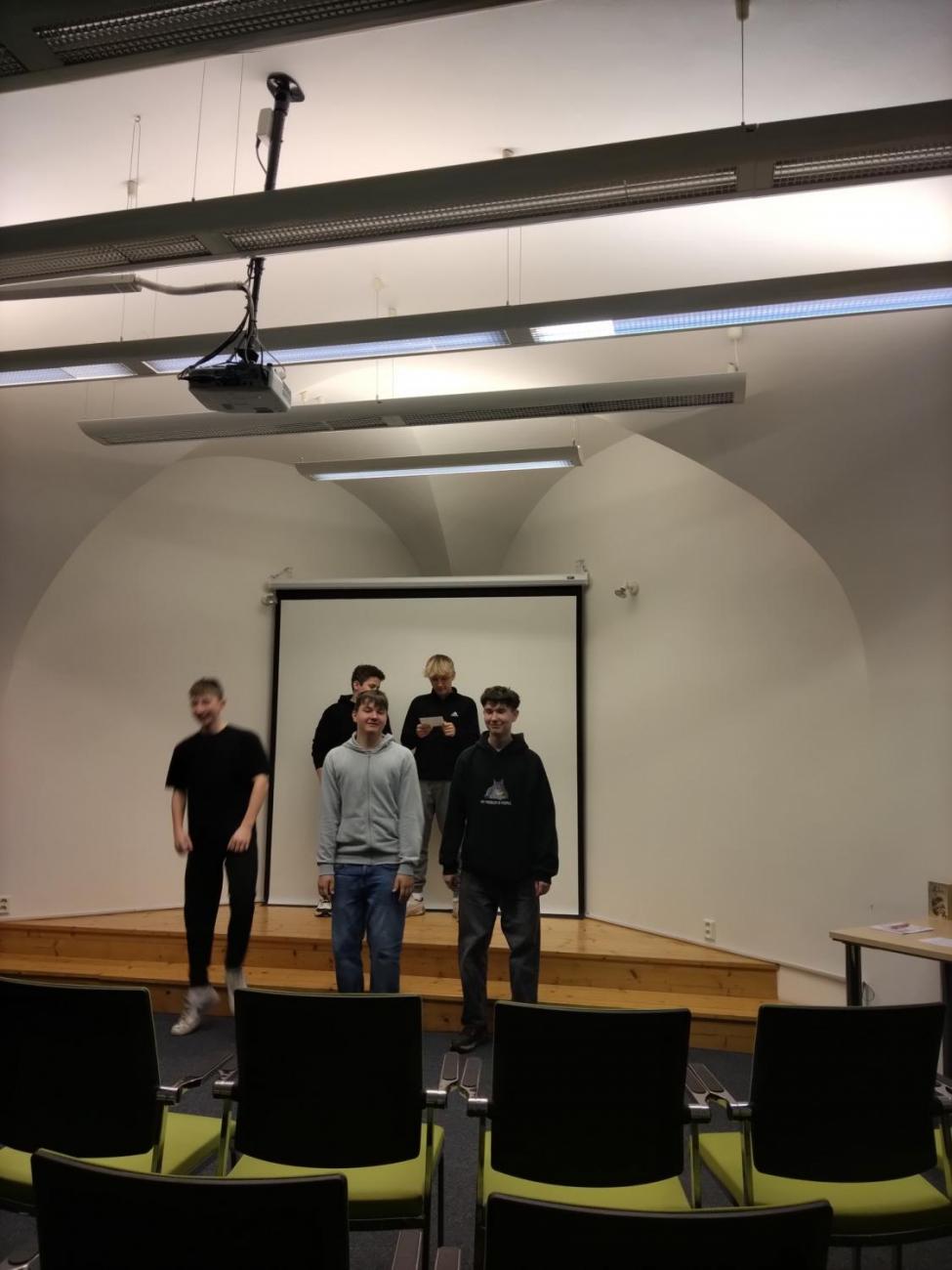 KYTICE V KNIHOVNĚ   8.B