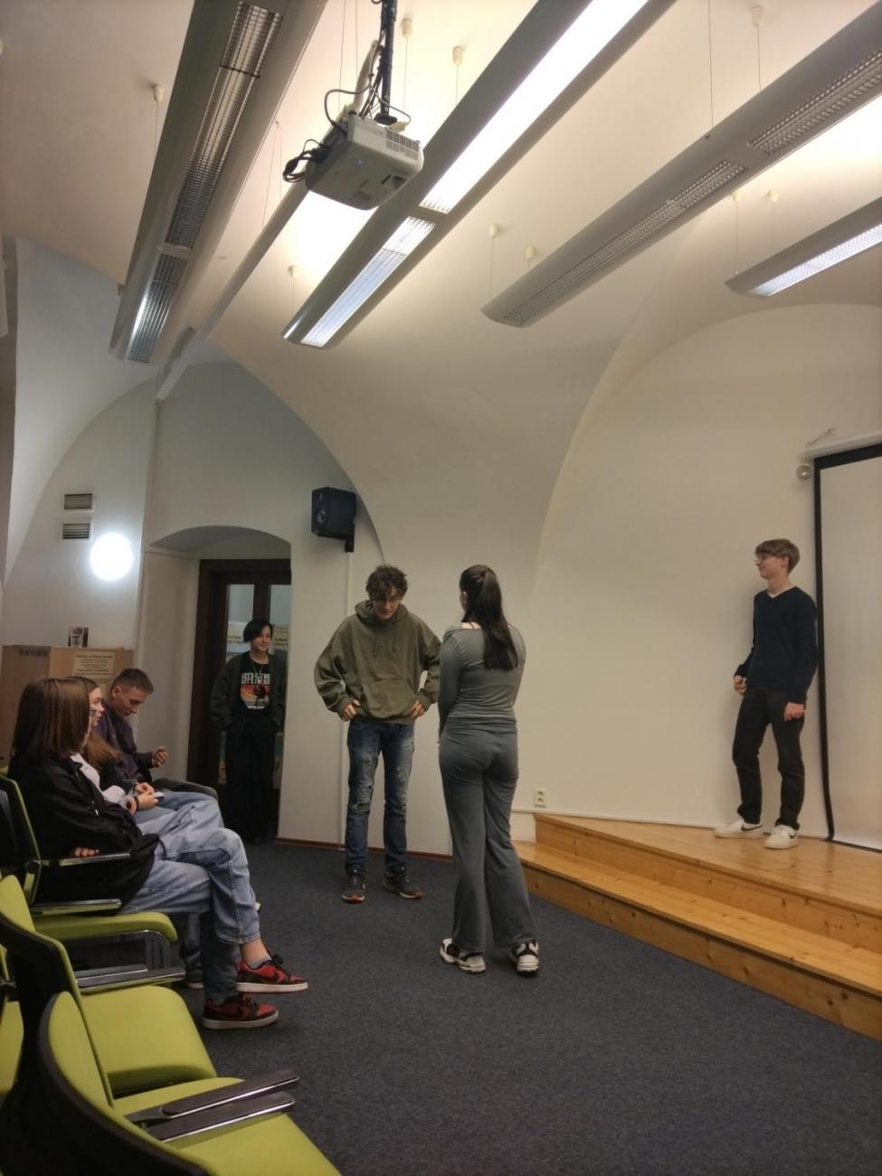 KYTICE V KNIHOVNĚ   8.B