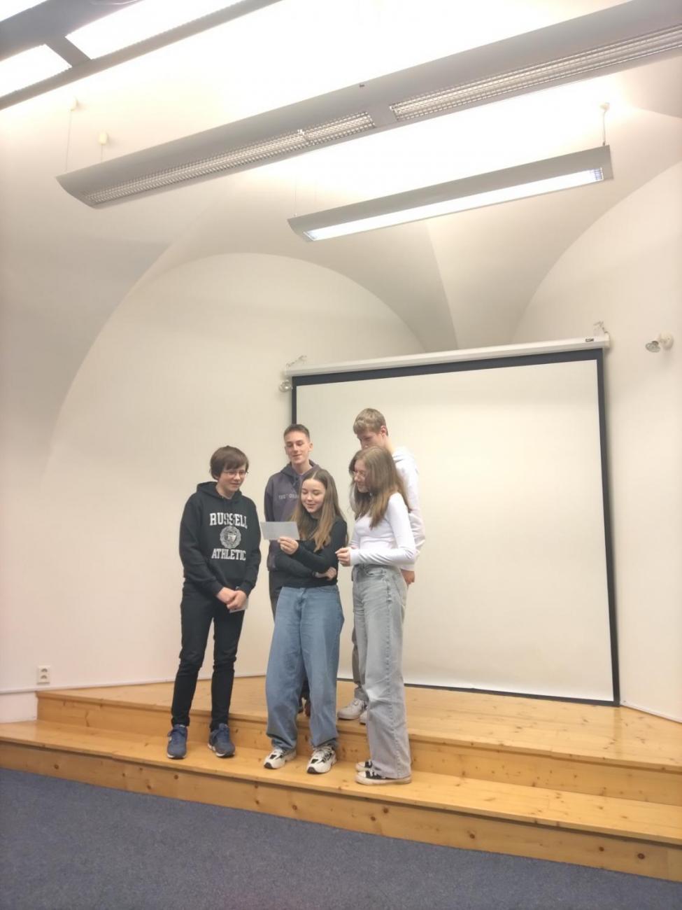 KYTICE V KNIHOVNĚ   8.B