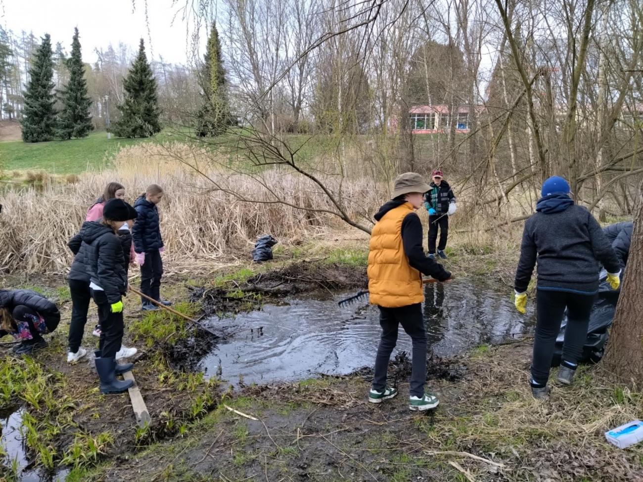 Žáci naší školy opět pomáhali přírodě v rámci akce Čistá Vysočina