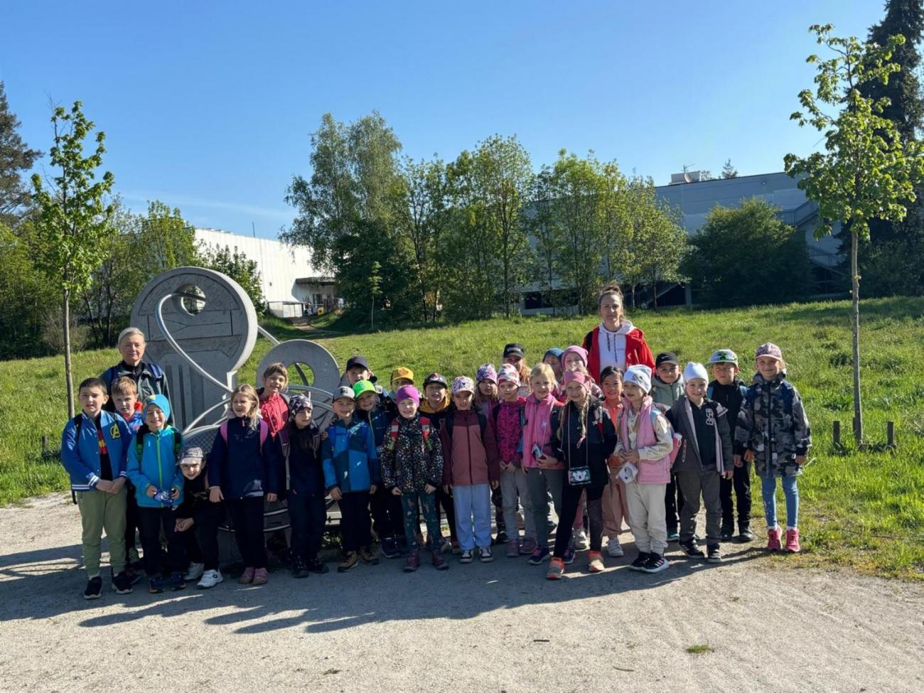 Jarní turistický den – výlet k rybníku Borovinka  1.B