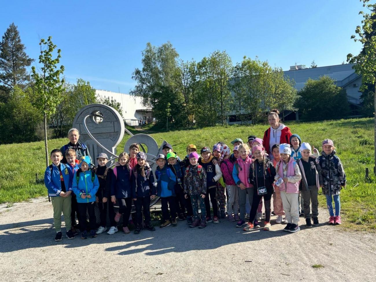 Jarní turistický den – výlet k rybníku Borovinka  1.B