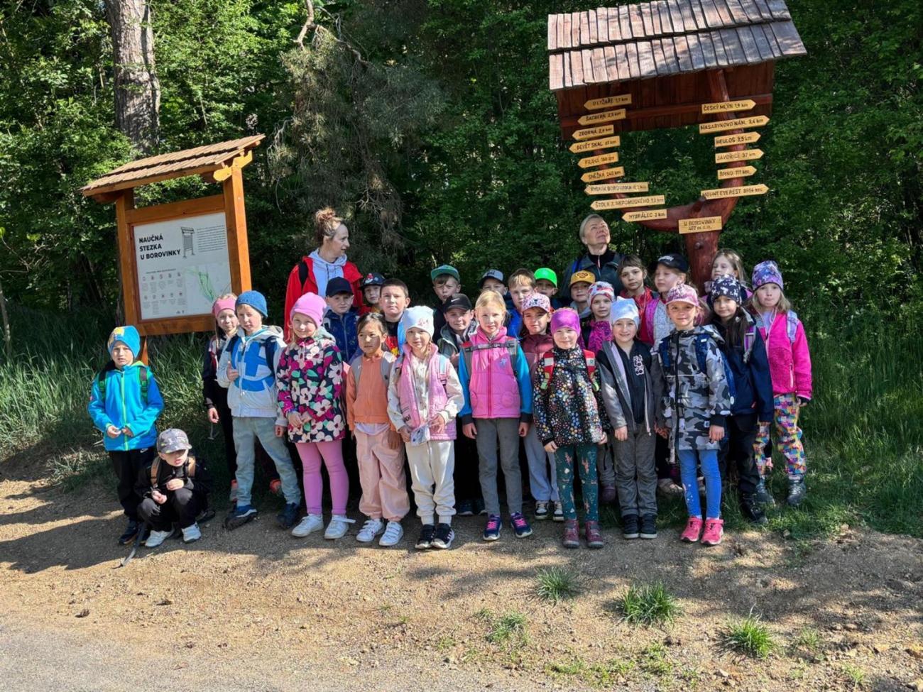Jarní turistický den – výlet k rybníku Borovinka  1.B