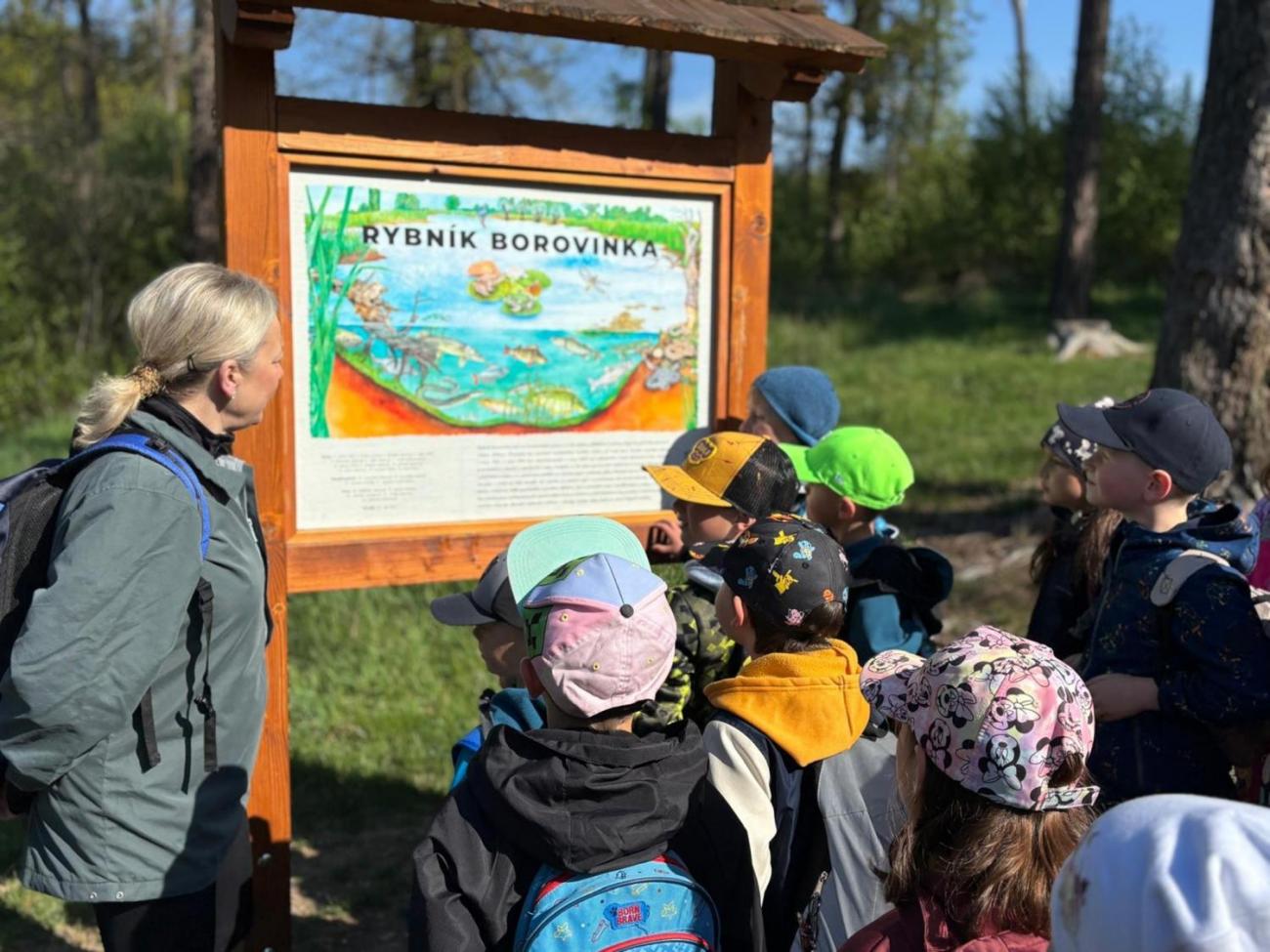 Jarní turistický den – výlet k rybníku Borovinka  1.B