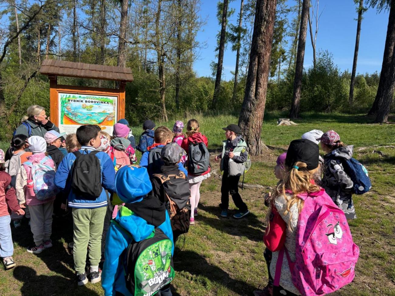 Jarní turistický den – výlet k rybníku Borovinka  1.B