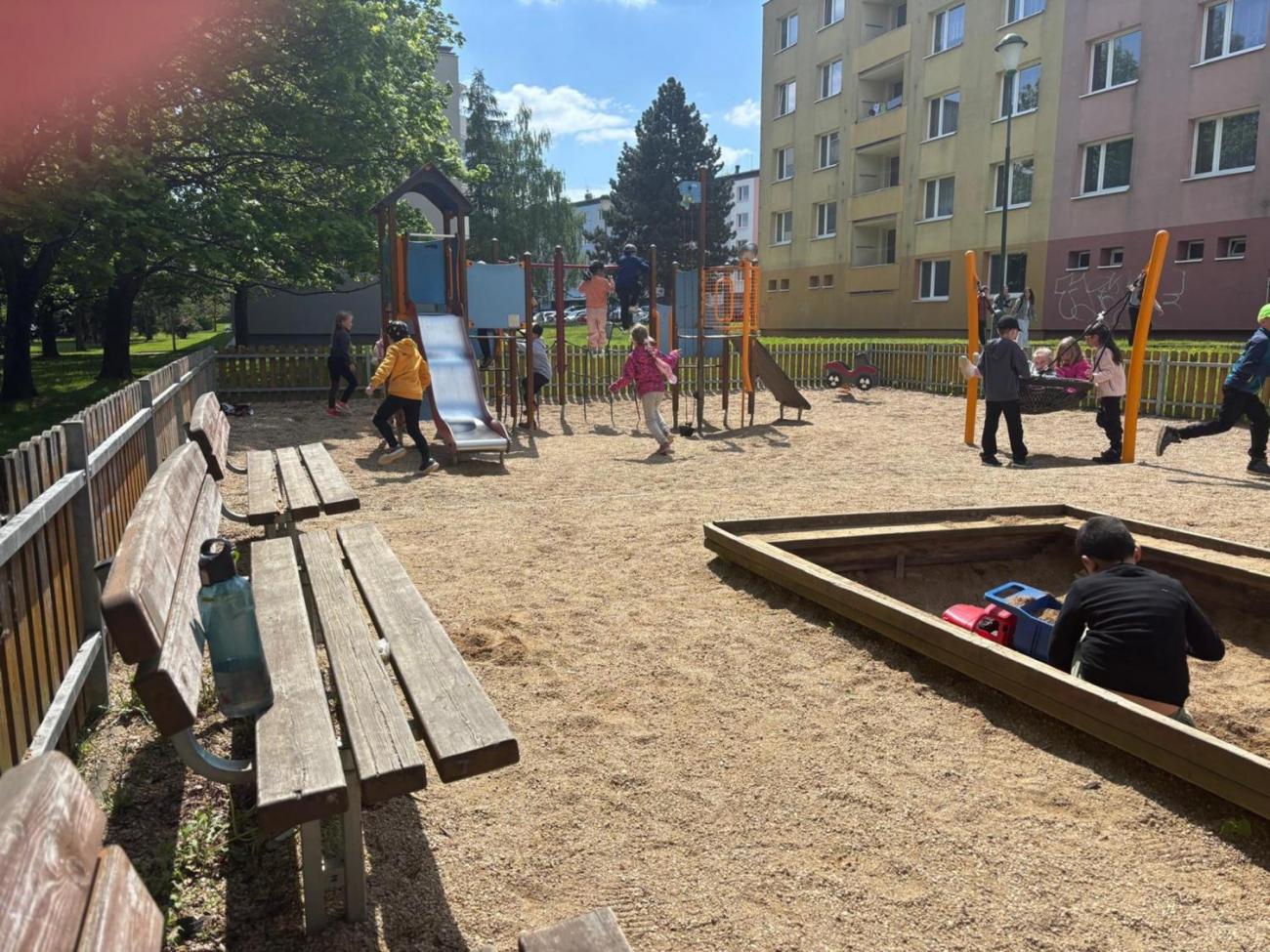 Jarní turistický den – výlet k rybníku Borovinka  1.B