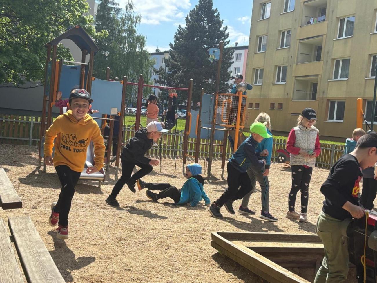 Jarní turistický den – výlet k rybníku Borovinka  1.B