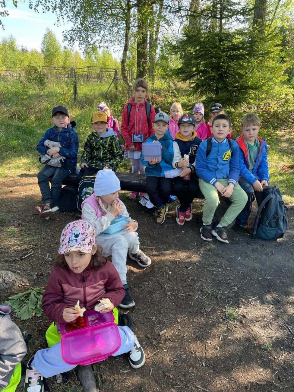 Jarní turistický den – výlet k rybníku Borovinka  1.B