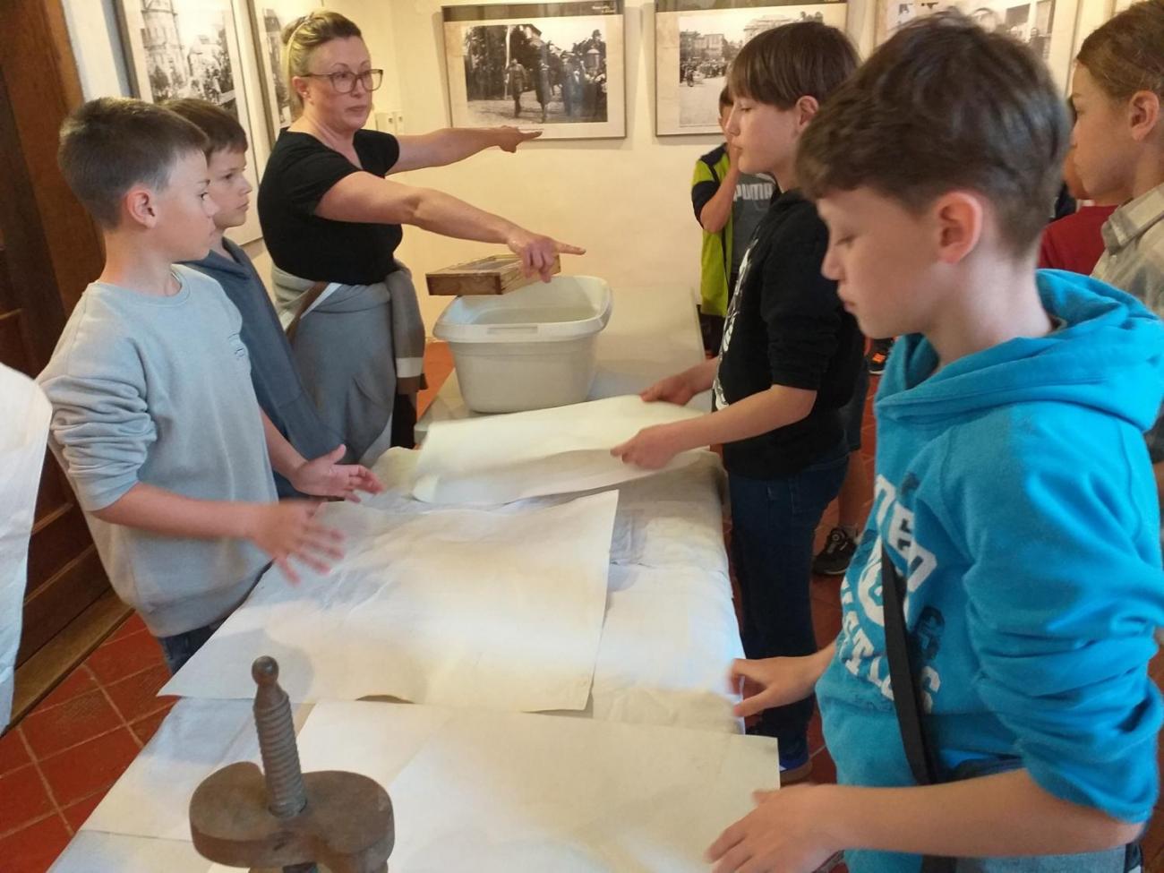 Muzeum výroba ručního papíru  5.C