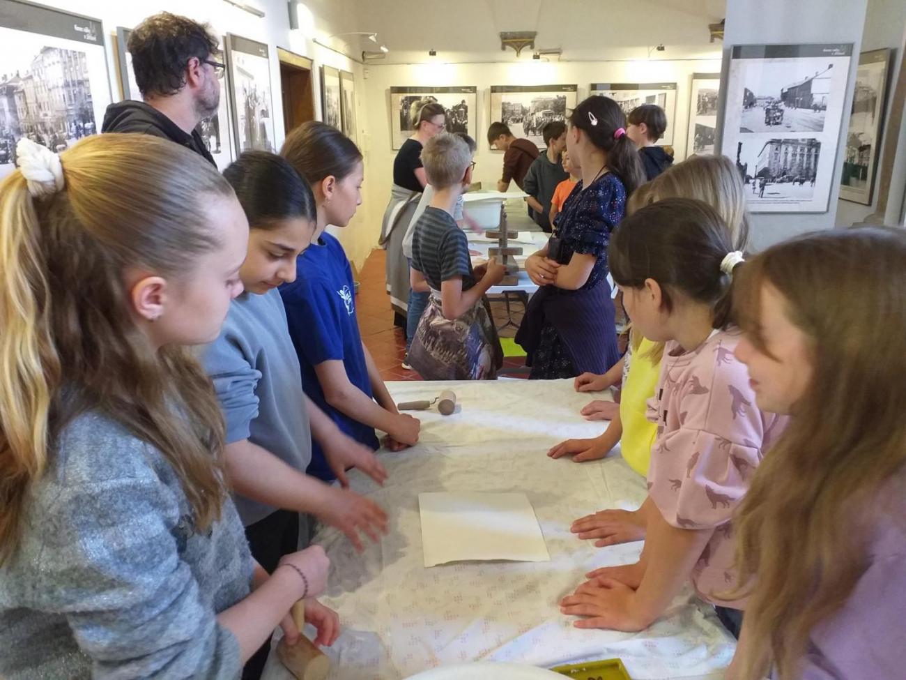 Muzeum výroba ručního papíru  5.C