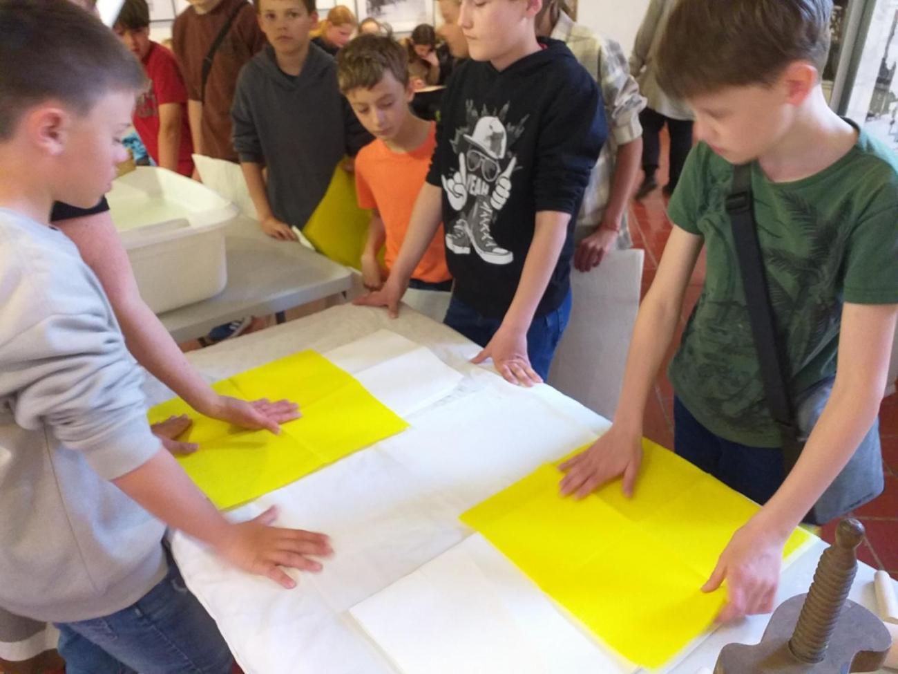 Muzeum výroba ručního papíru  5.C