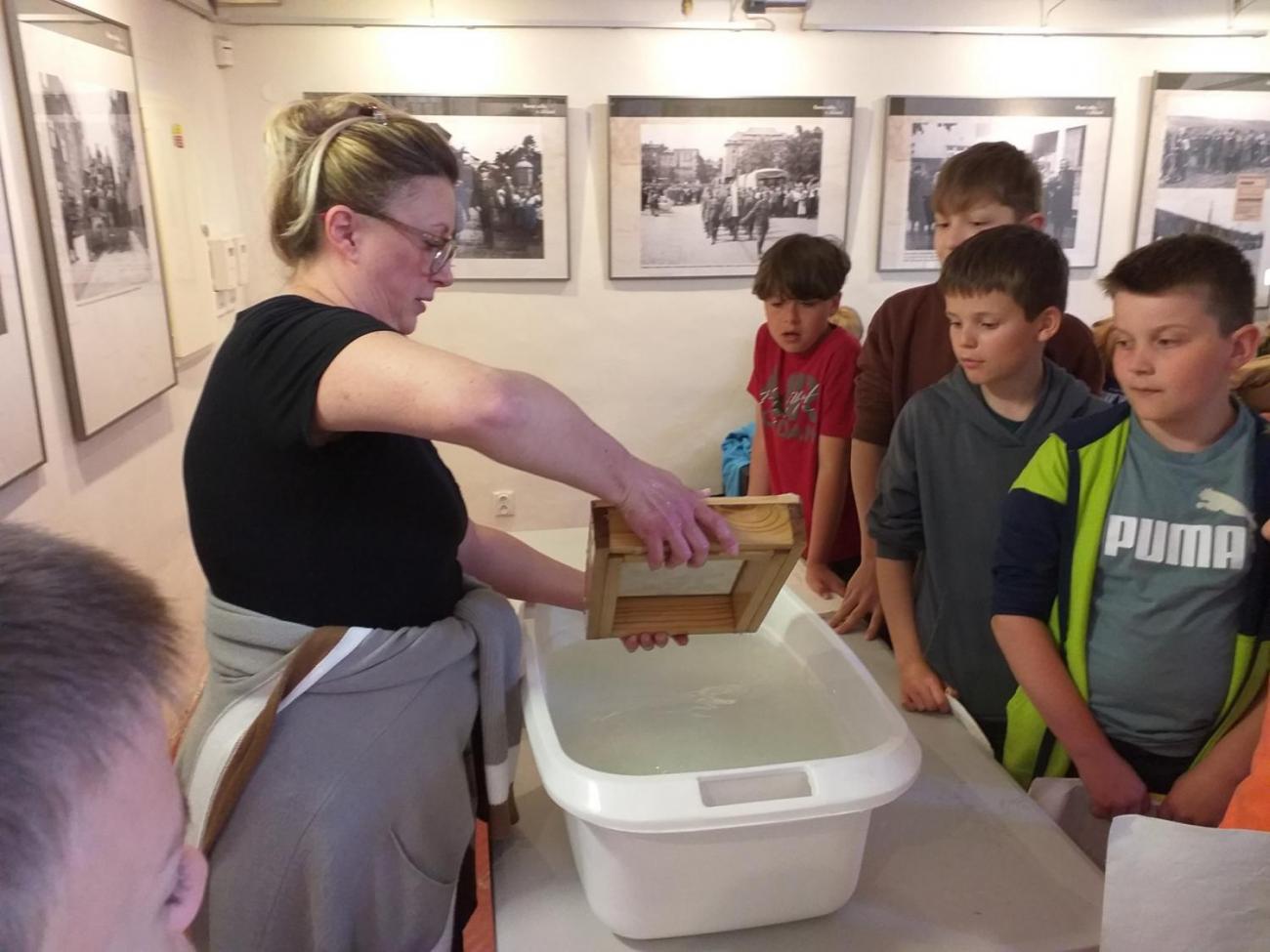 Muzeum výroba ručního papíru  5.C