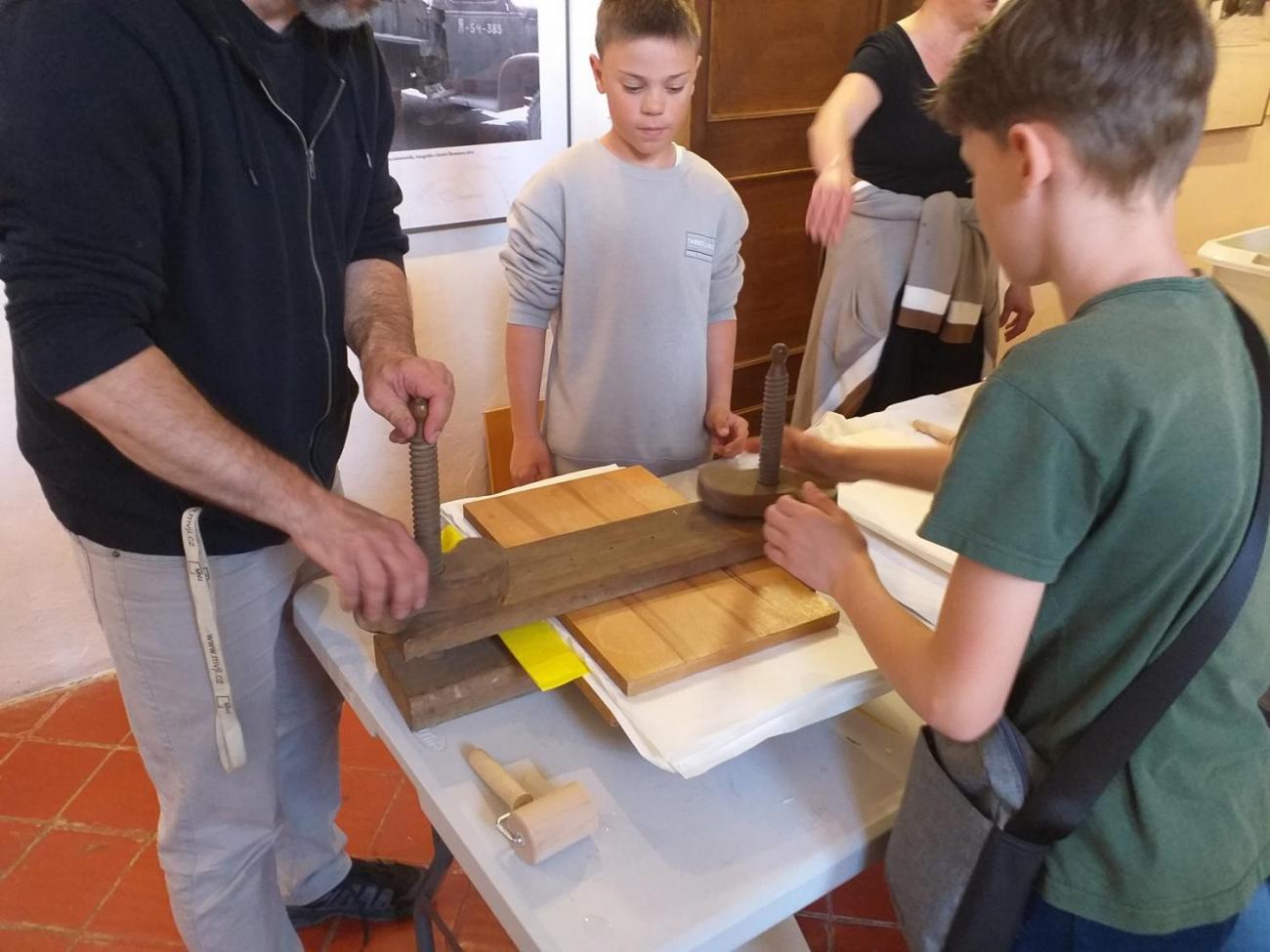 Muzeum výroba ručního papíru  5.C