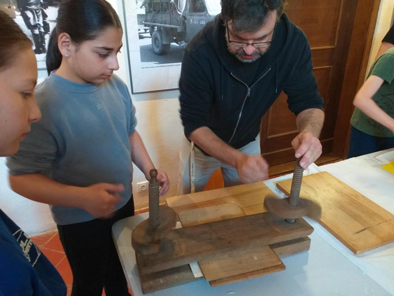 Muzeum výroba ručního papíru  5.C