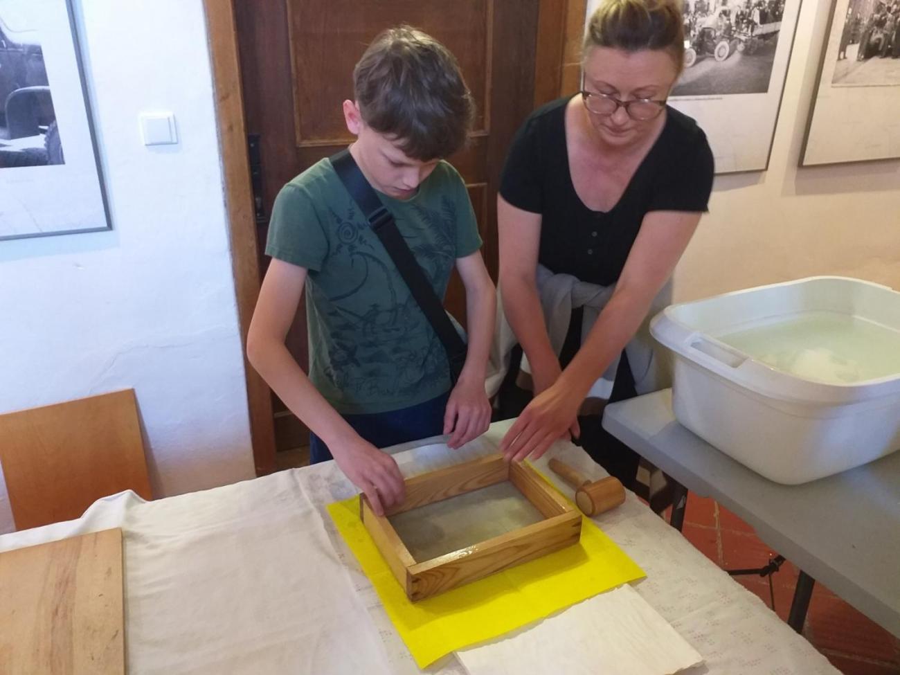 Muzeum výroba ručního papíru  5.C