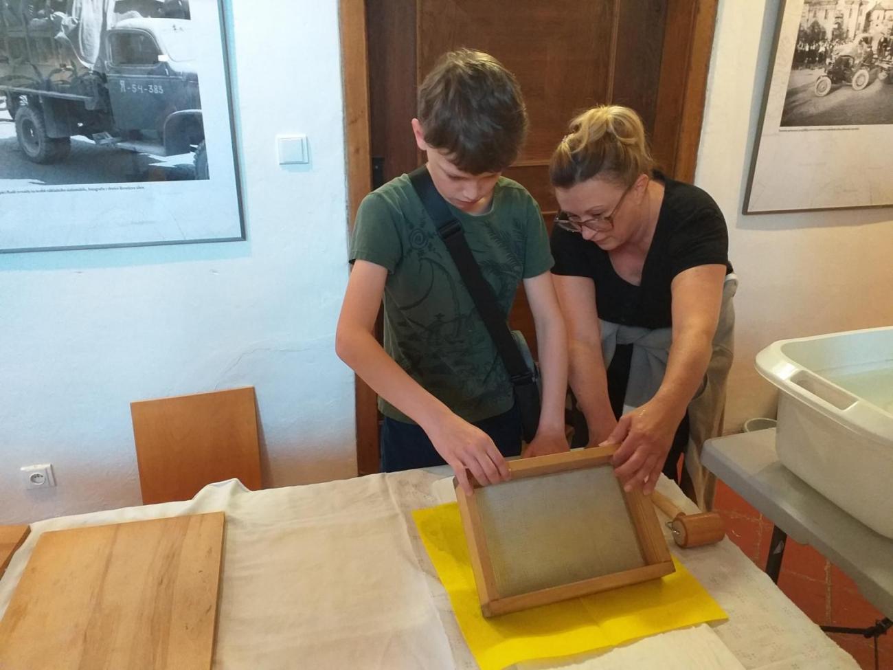 Muzeum výroba ručního papíru  5.C