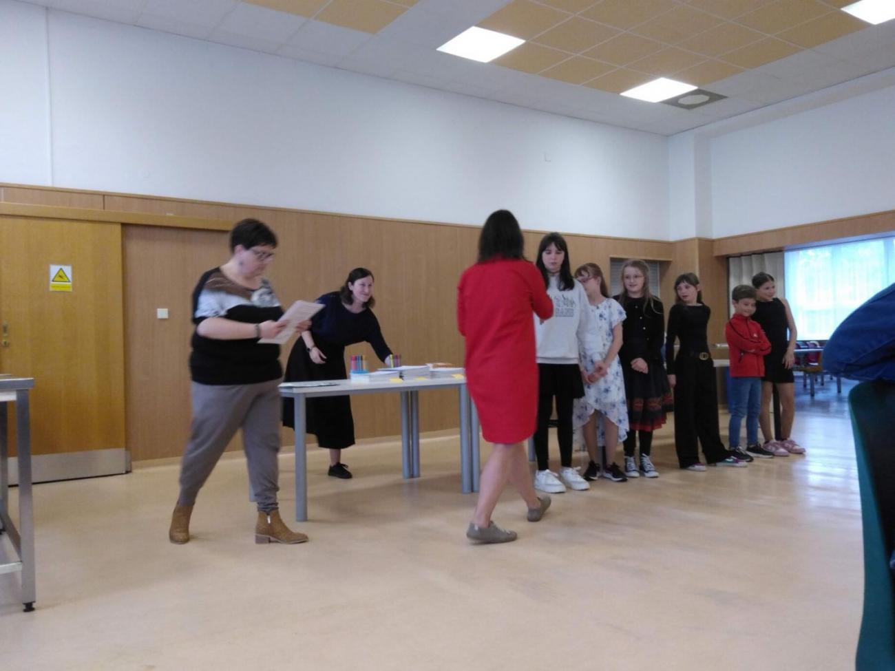 Slavnostní předávání certifikátů po složení jazykových zkoušek A1 Movers