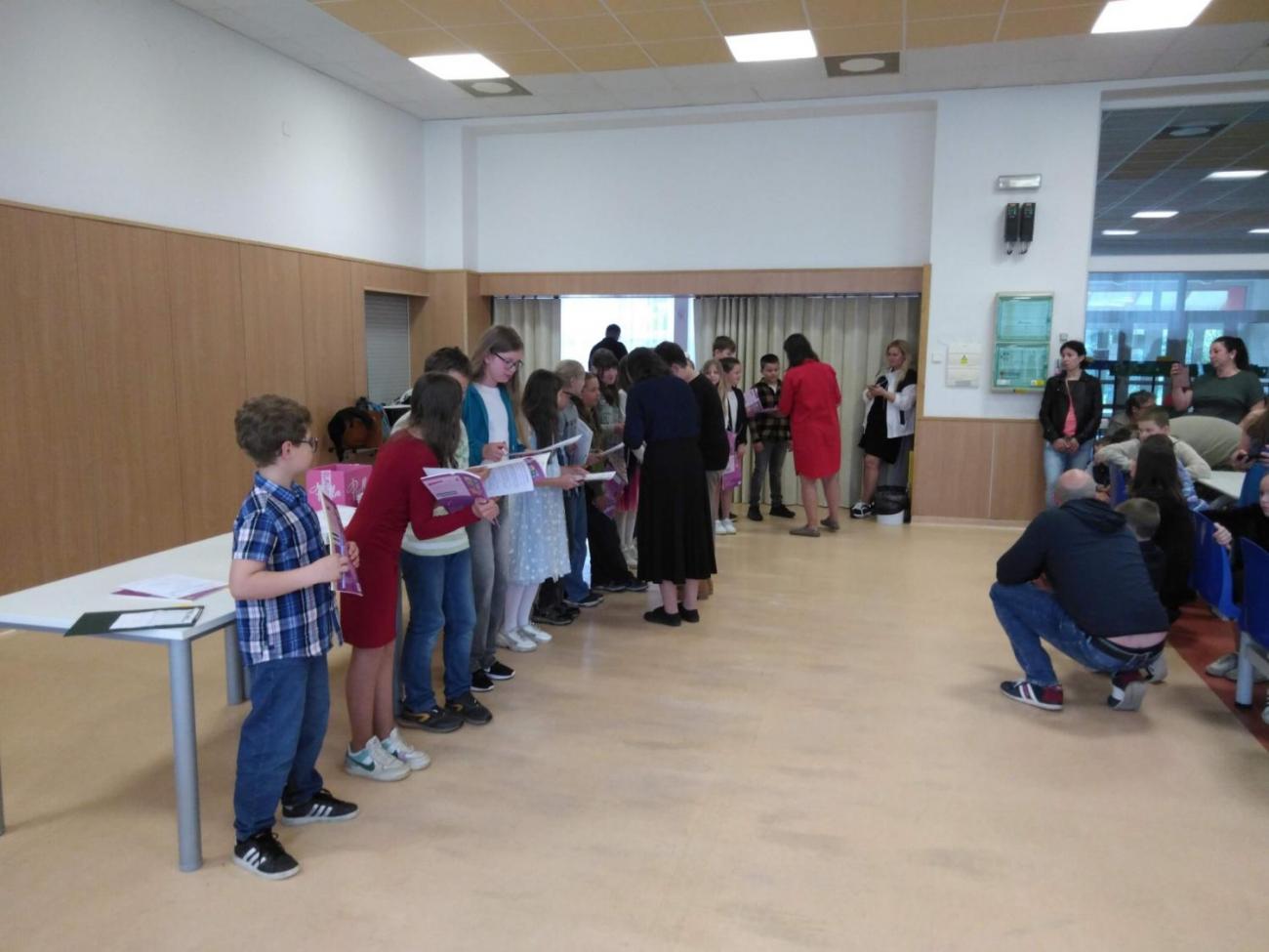 Slavnostní předávání certifikátů po složení jazykových zkoušek A1 Movers