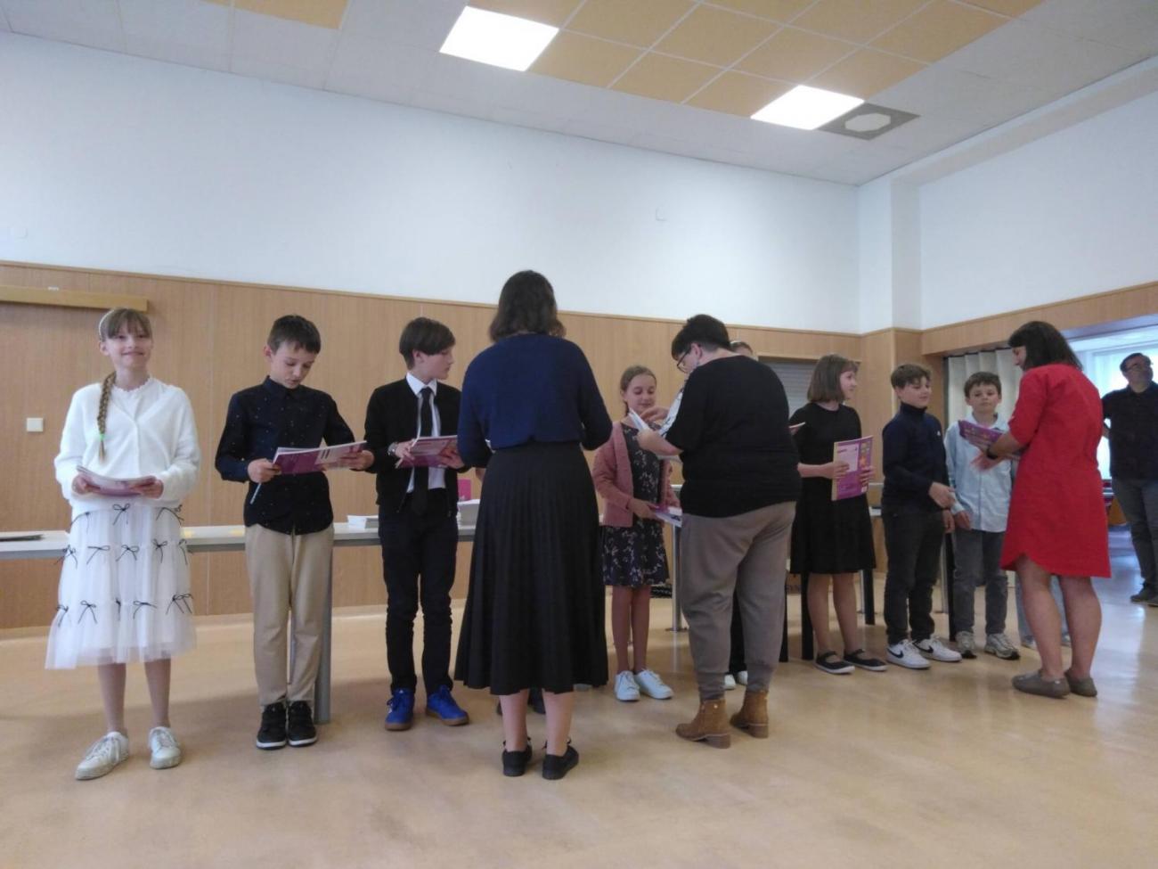 Slavnostní předávání certifikátů po složení jazykových zkoušek A1 Movers