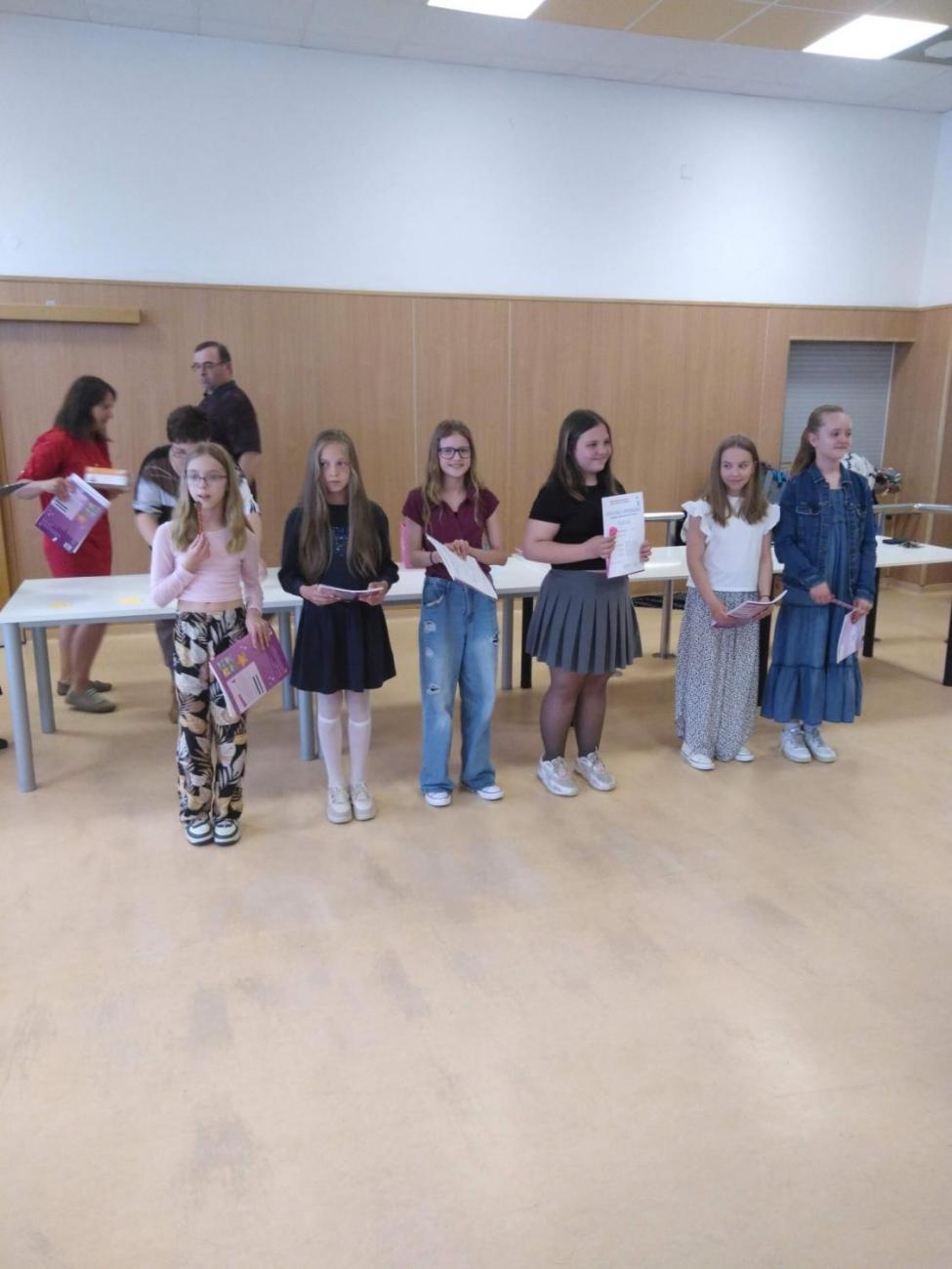 Slavnostní předávání certifikátů po složení jazykových zkoušek A1 Movers