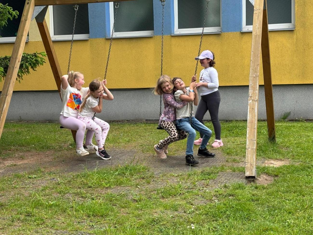 Třídní piknik na školní zahradě  1.B