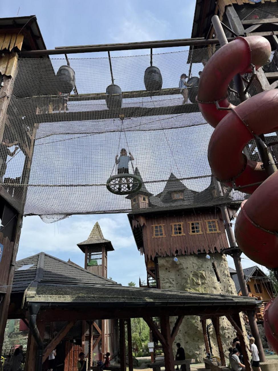 Školní výlet do outdoorového resortu Březová  5.A a 5.B