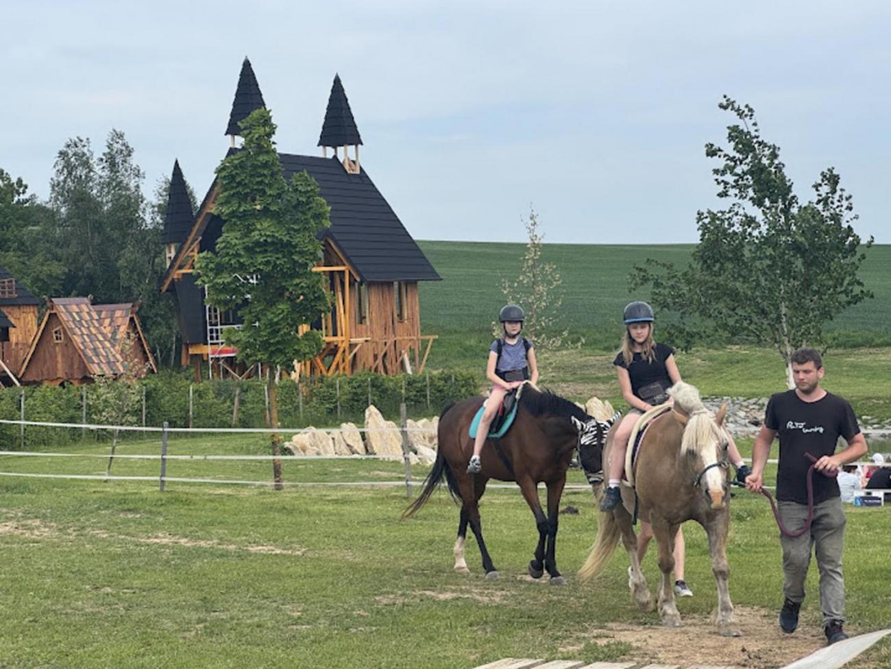 Školní výlet do outdoorového resortu Březová  5.A a 5.B