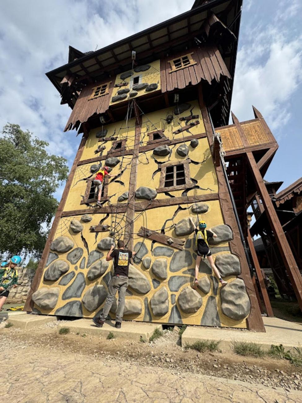 Školní výlet do outdoorového resortu Březová  5.A a 5.B