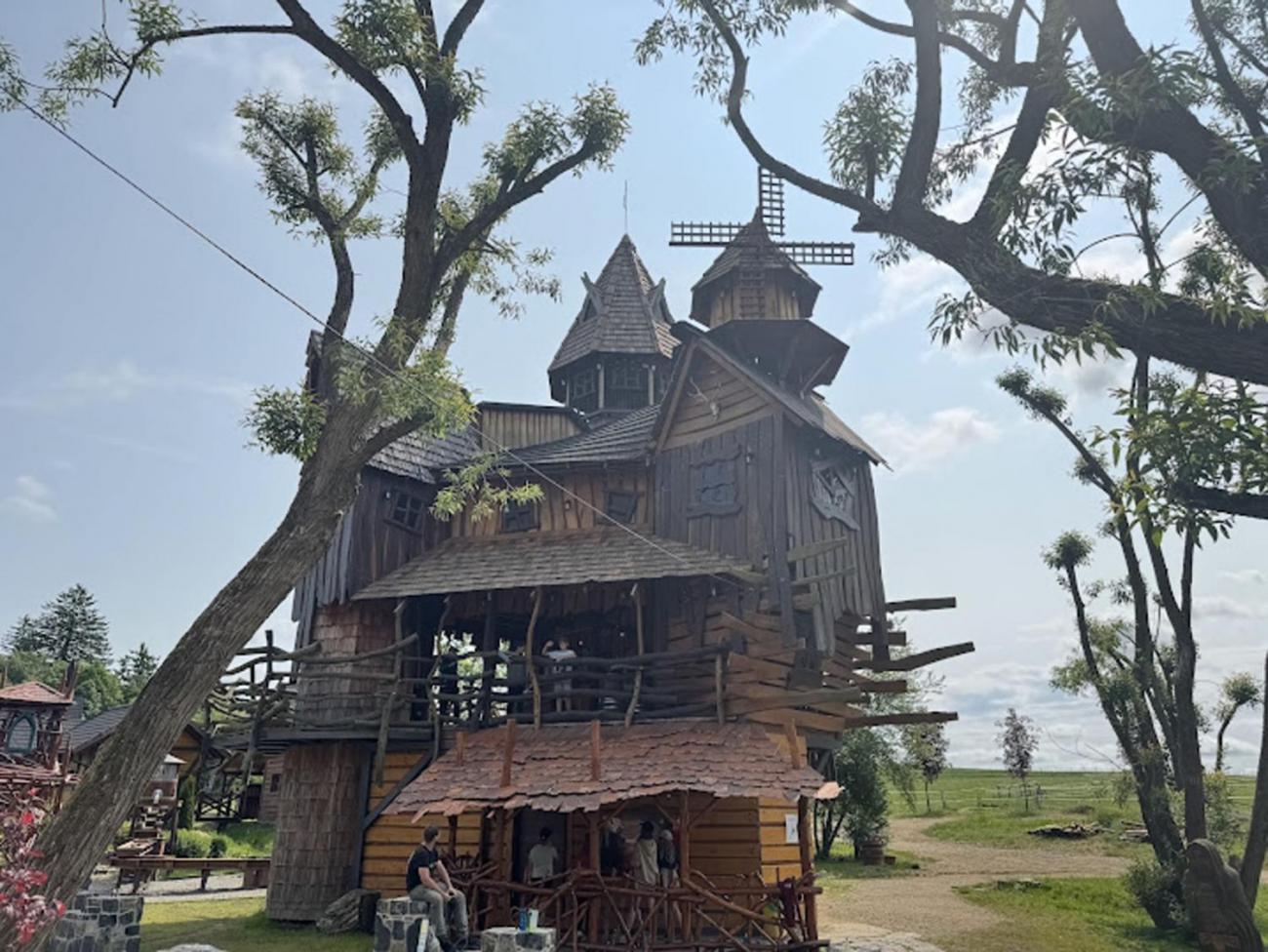 Školní výlet do outdoorového resortu Březová  5.A a 5.B