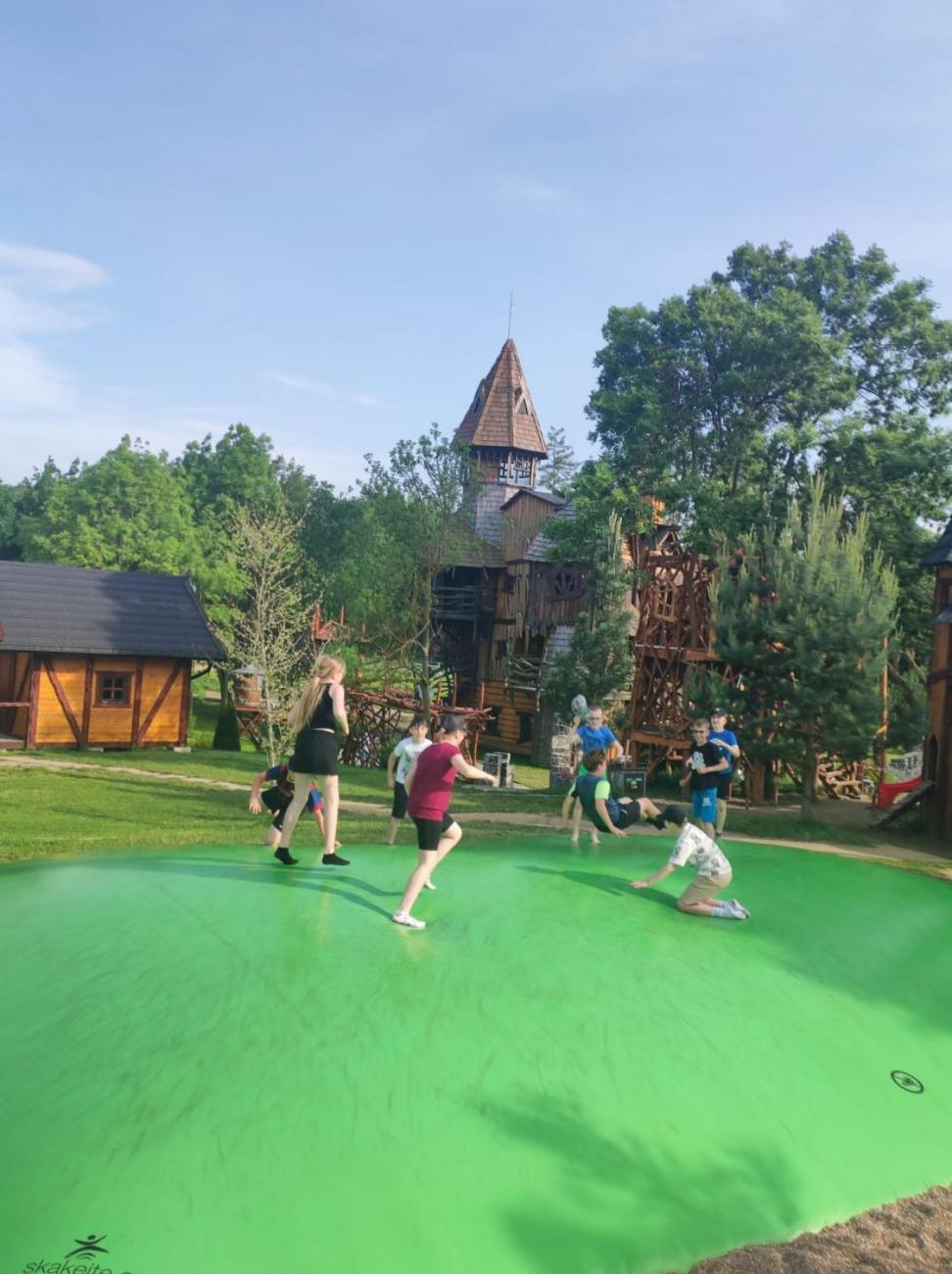 Školní výlet do outdoorového resortu Březová  5.A a 5.B