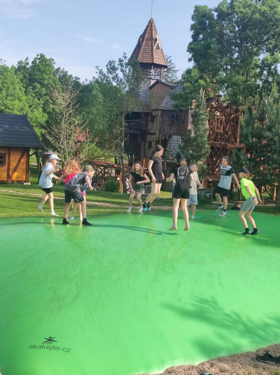 Školní výlet do outdoorového resortu Březová  5.A a 5.B