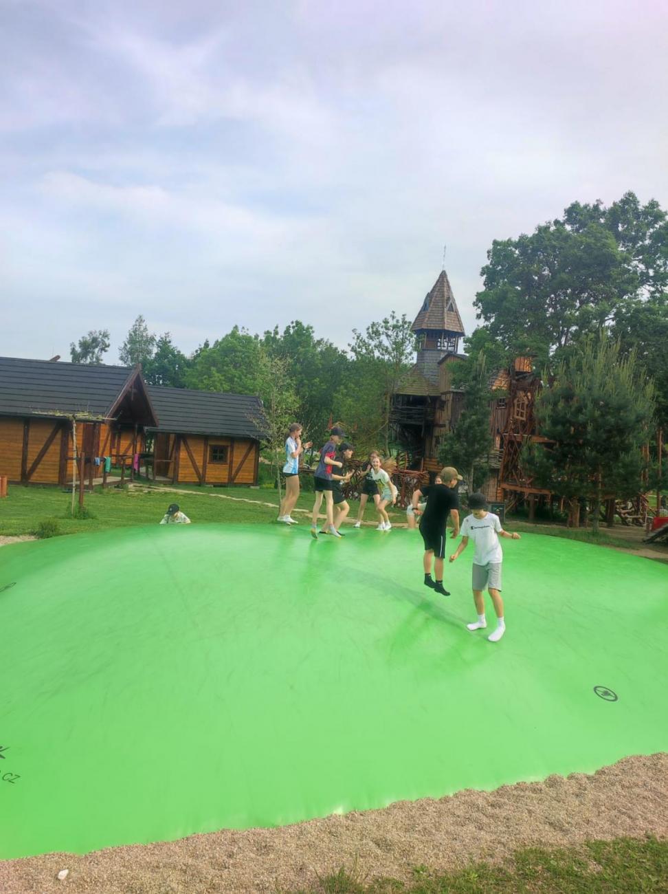 Školní výlet do outdoorového resortu Březová  5.A a 5.B