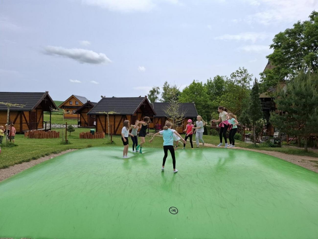 Školní výlet do outdoorového resortu Březová  5.A a 5.B