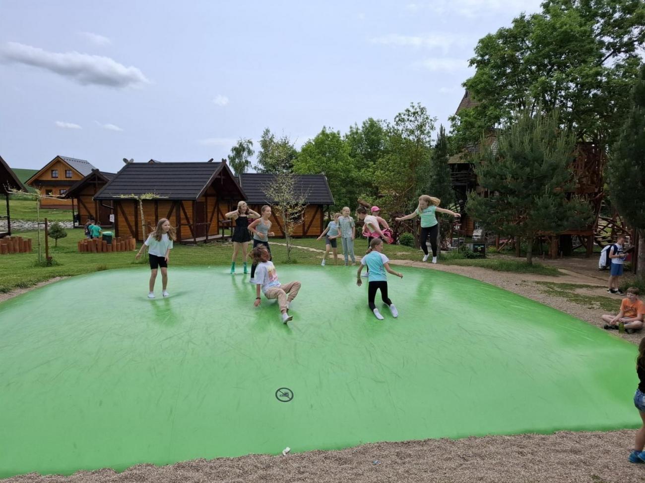 Školní výlet do outdoorového resortu Březová  5.A a 5.B