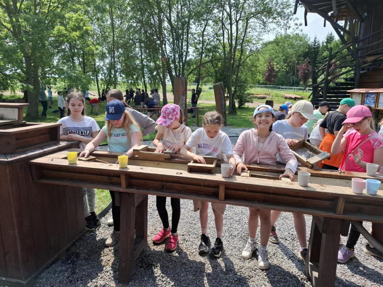 Školní výlet do outdoorového resortu Březová  5.A a 5.B