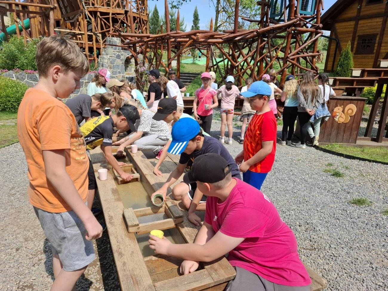 Školní výlet do outdoorového resortu Březová  5.A a 5.B