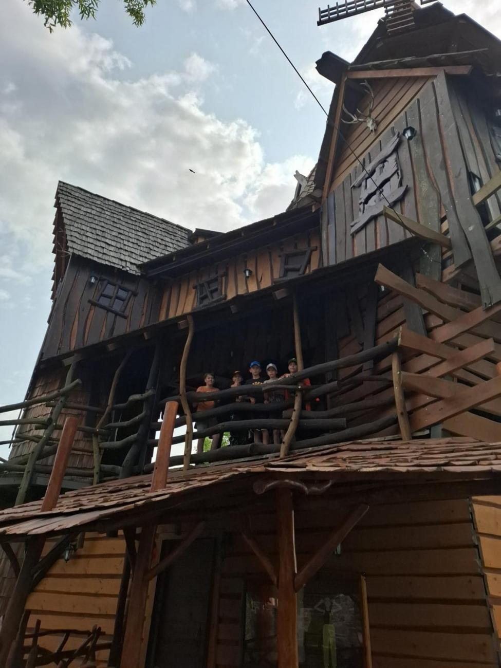 Školní výlet do outdoorového resortu Březová  5.A a 5.B