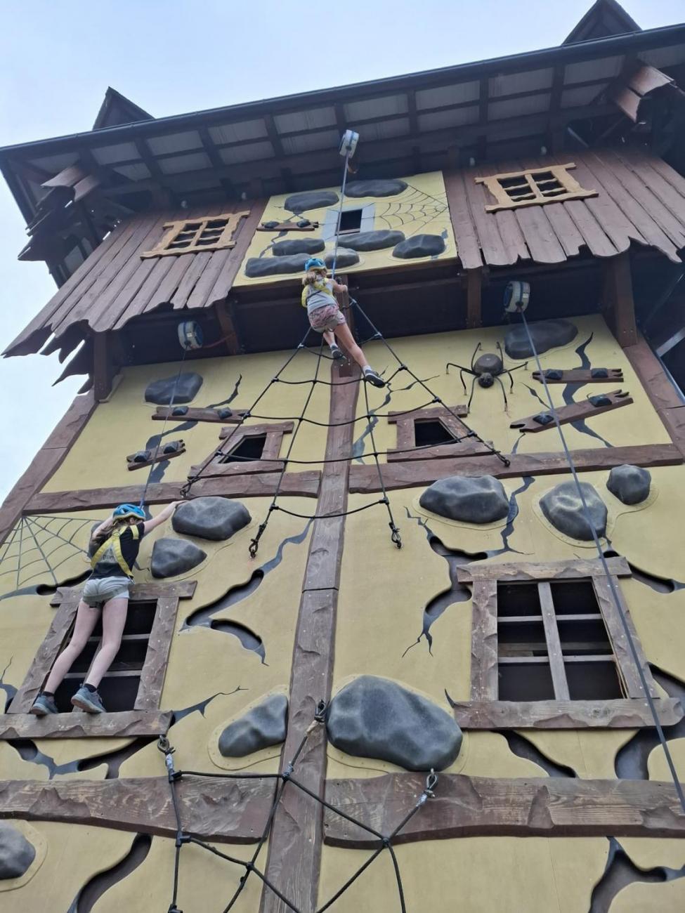 Školní výlet do outdoorového resortu Březová  5.A a 5.B