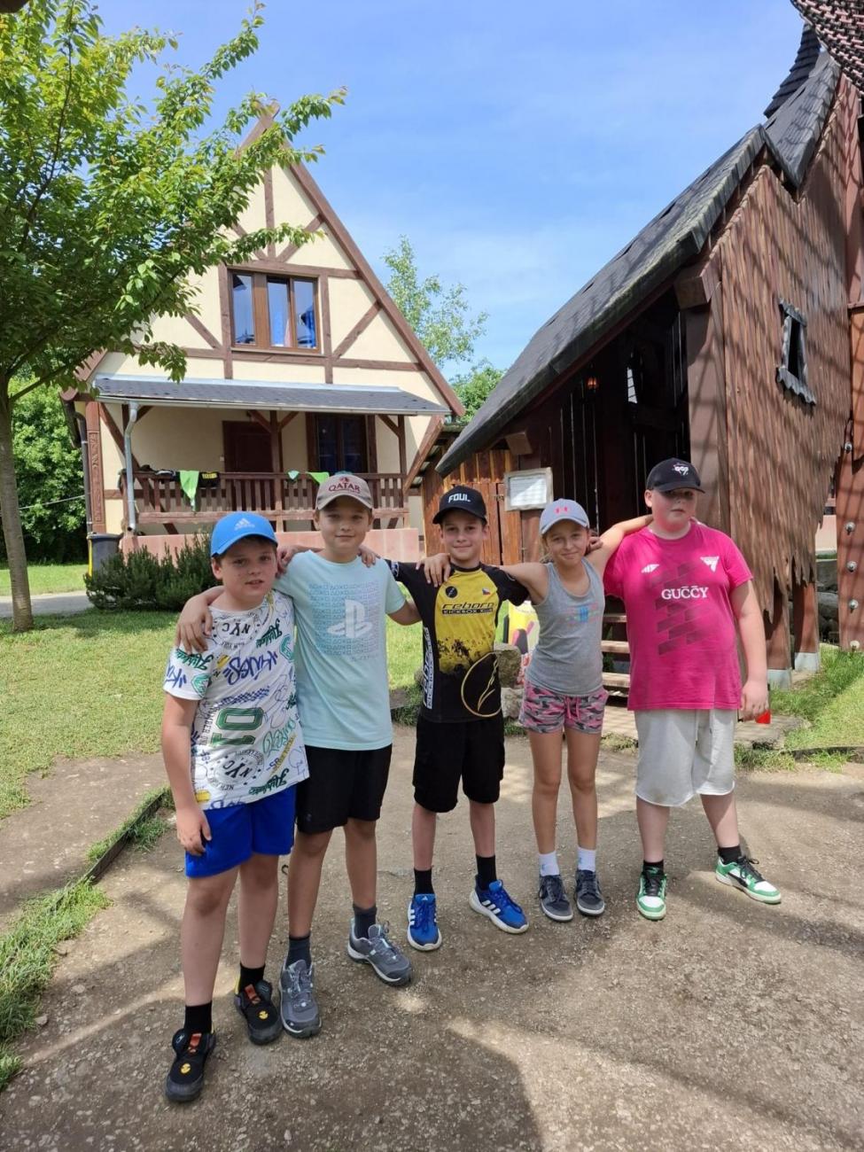 Školní výlet do outdoorového resortu Březová  5.A a 5.B