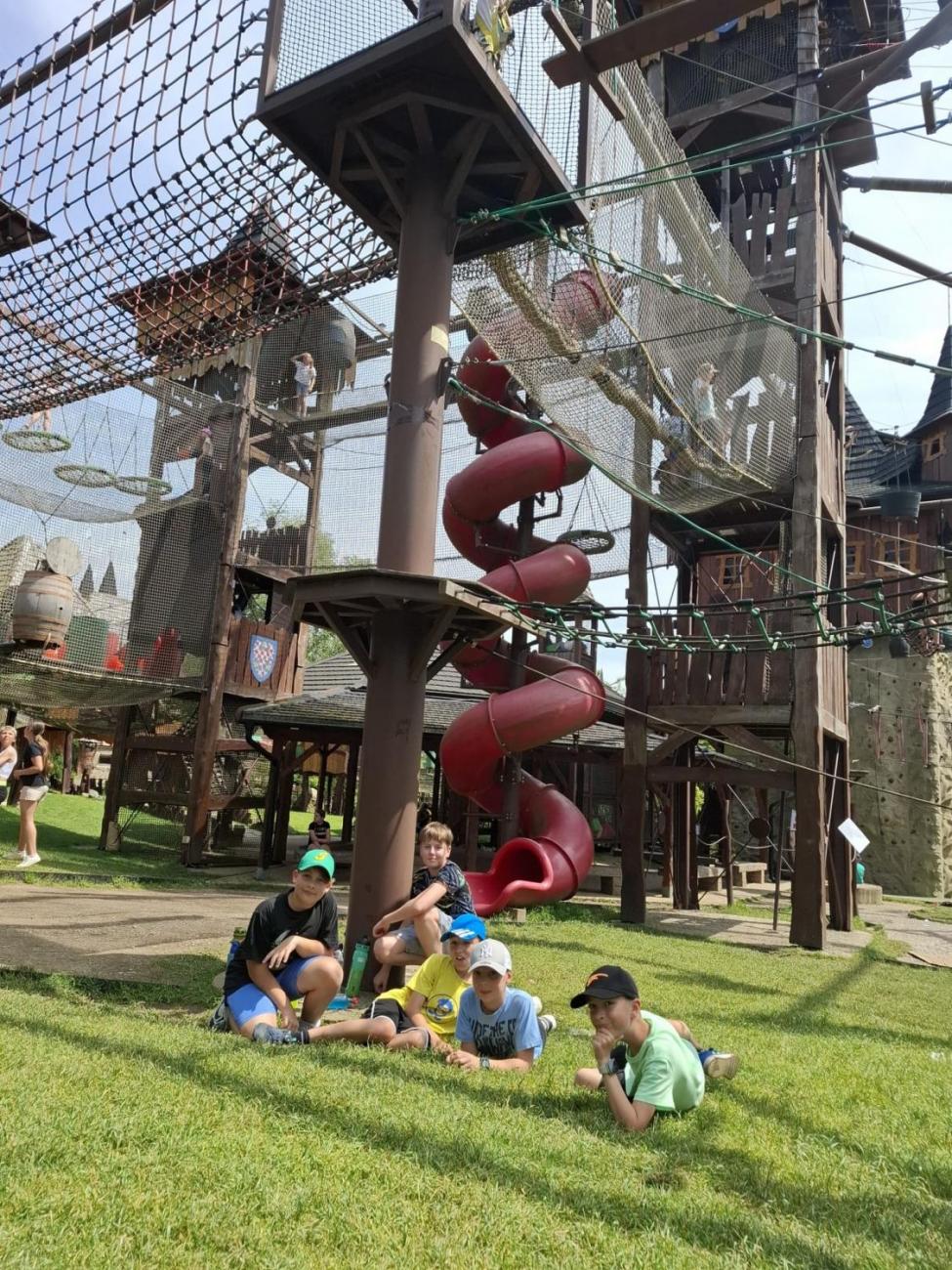 Školní výlet do outdoorového resortu Březová  5.A a 5.B