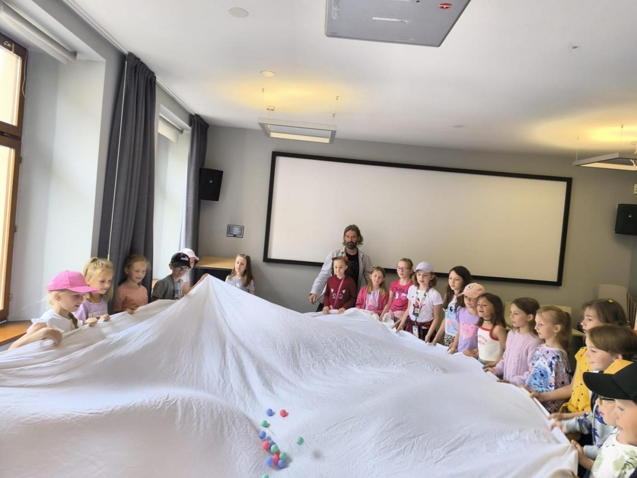 Až za velkou louží  2.A