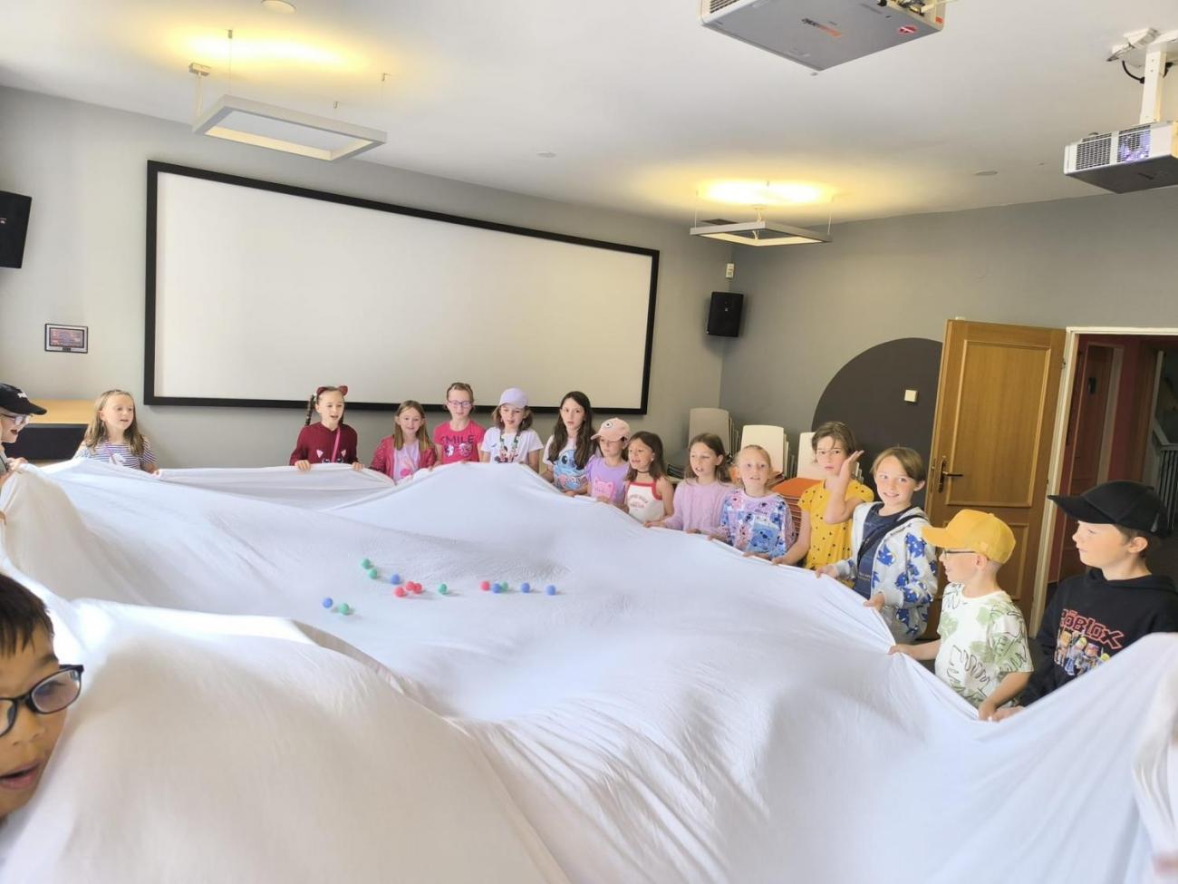 Až za velkou louží  2.A