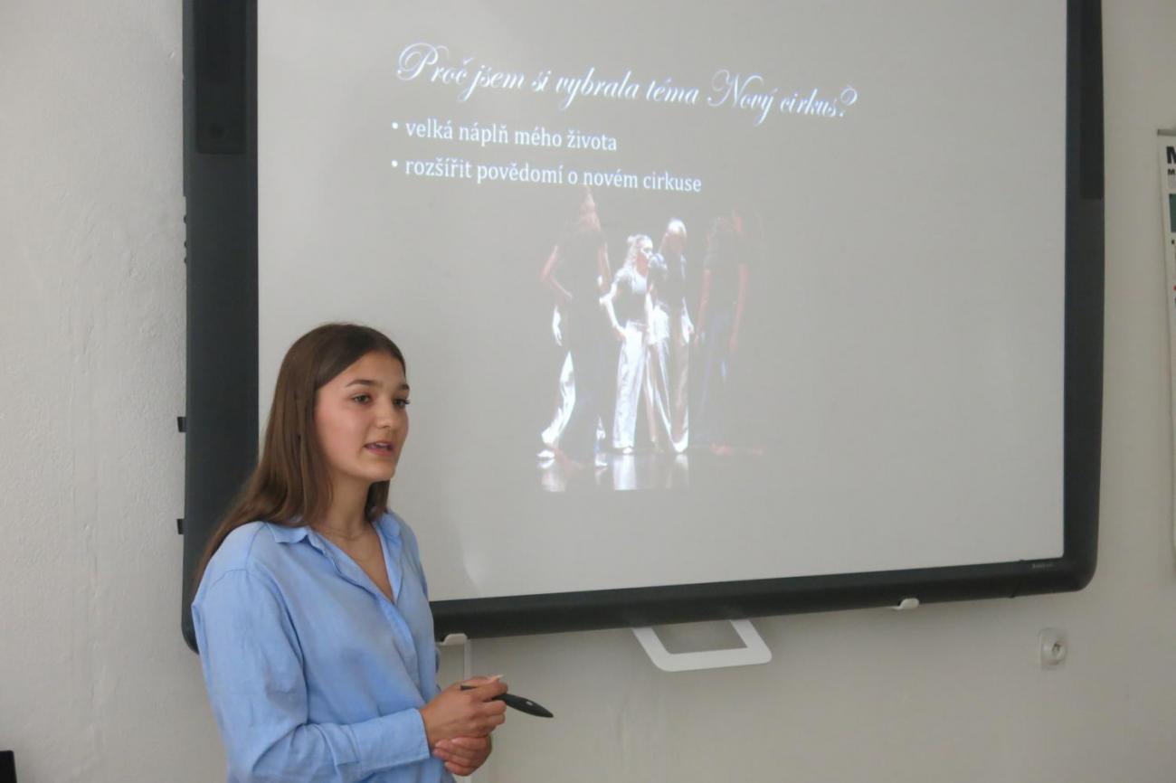 Deváťáci prezentují své ročníkové práce