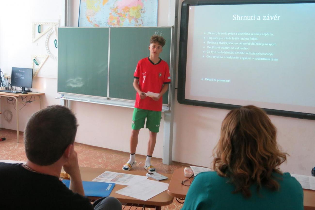 Deváťáci prezentují své ročníkové práce