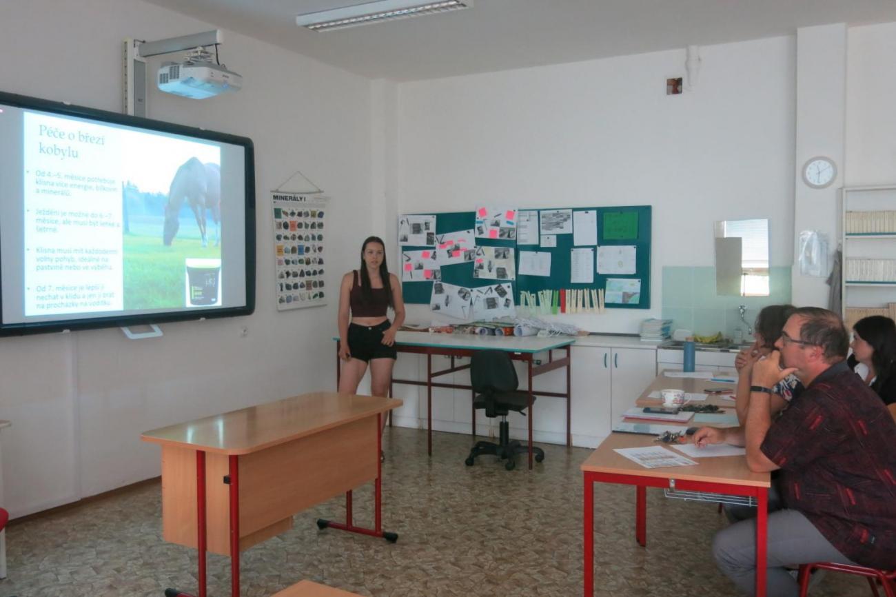 Deváťáci prezentují své ročníkové práce