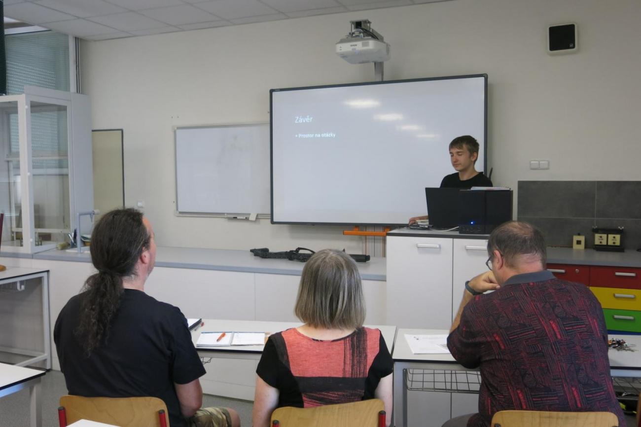 Deváťáci prezentují své ročníkové práce